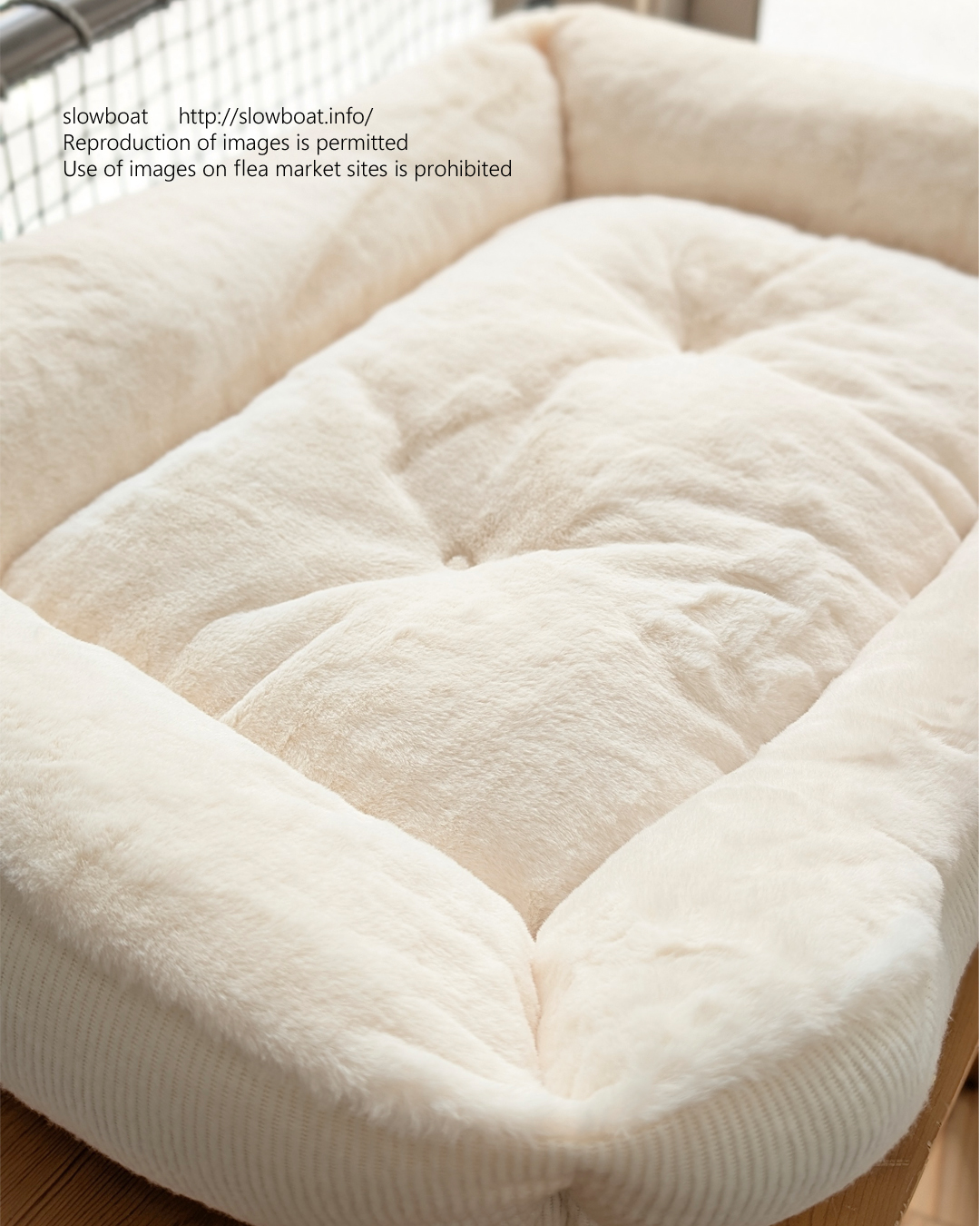 マイクロファーのスクエアペットベッド